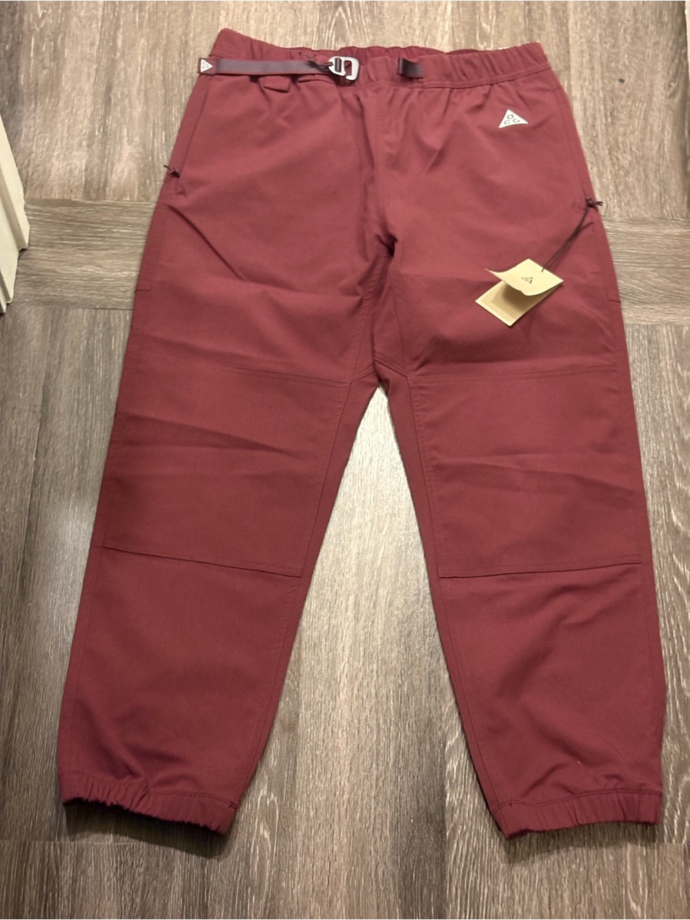 Nike ACG Trail Pants in maroon integrated webbed belt Size Large New with tags